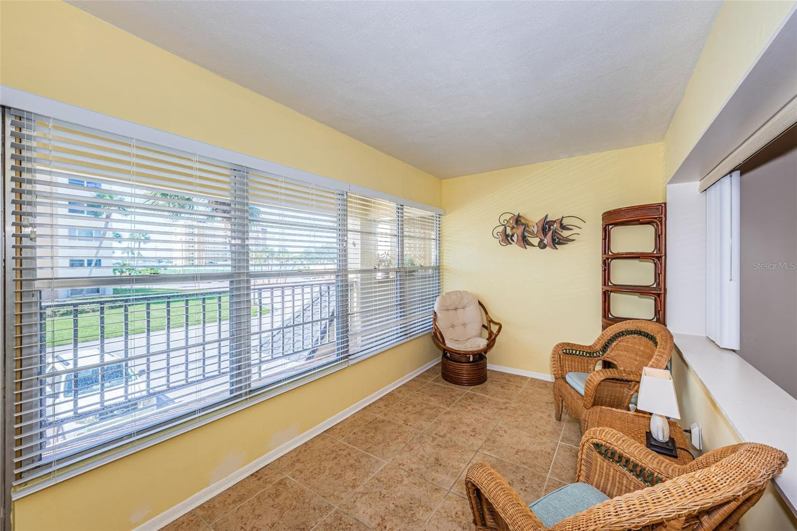 4700 COVE CIRCLE — photo 9 of 50