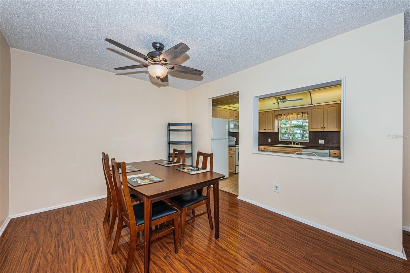 4700 COVE CIRCLE — photo 18 of 50