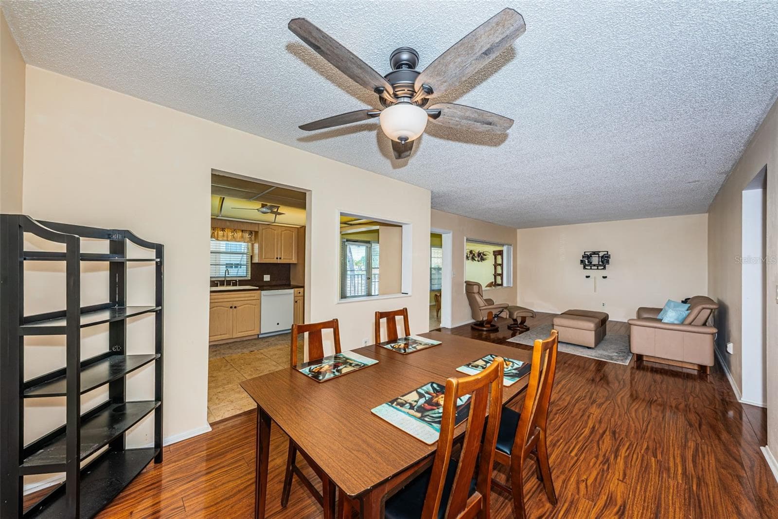 4700 COVE CIRCLE — photo 17 of 50