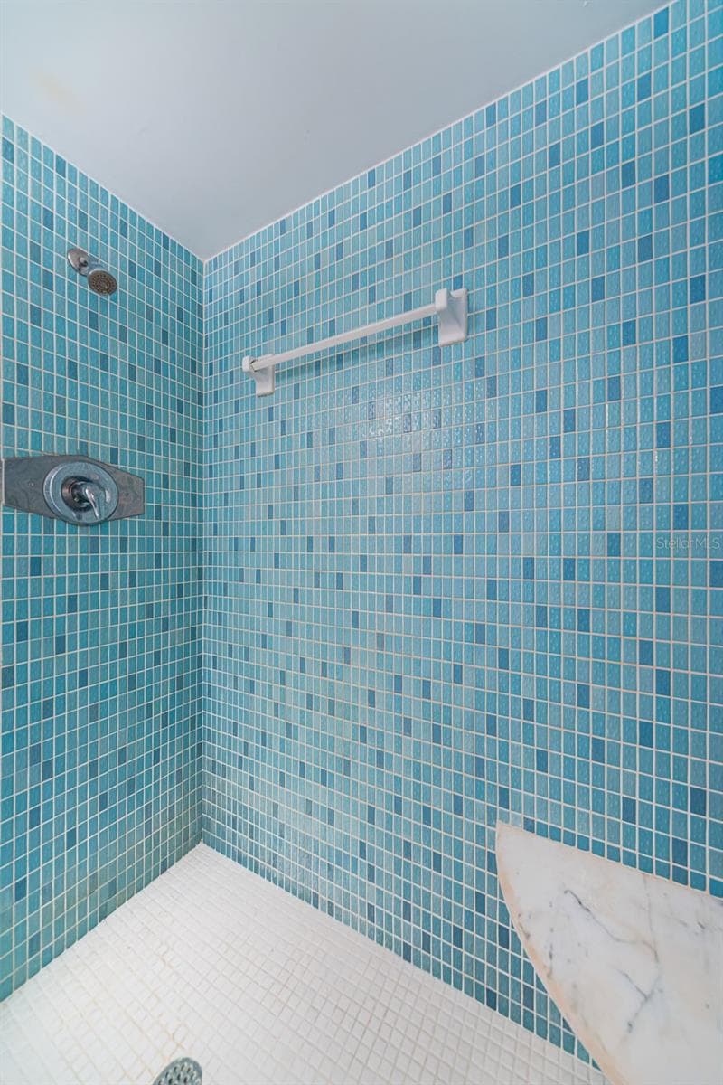 4700 COVE CIRCLE — photo 30 of 50