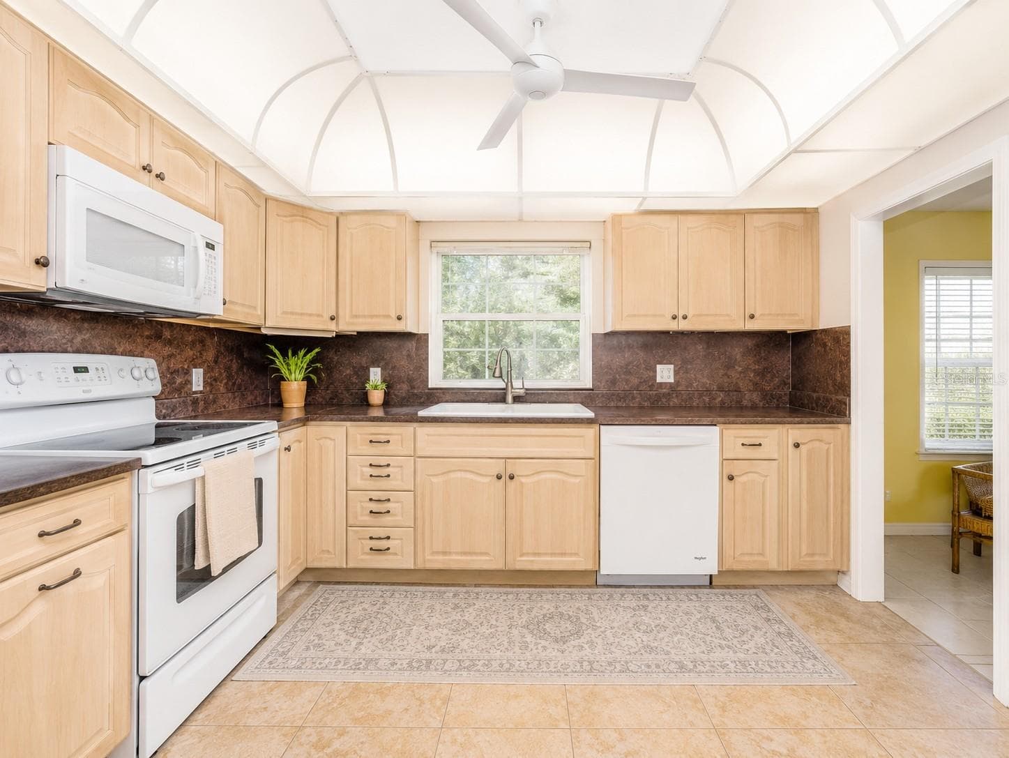 4700 COVE CIRCLE — photo 14 of 50