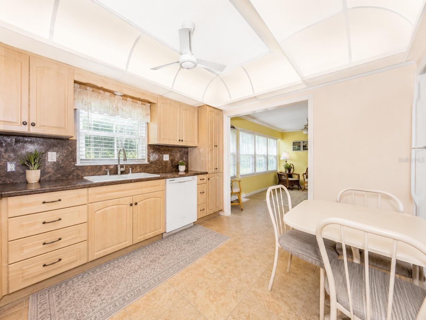 4700 COVE CIRCLE — photo 15 of 50