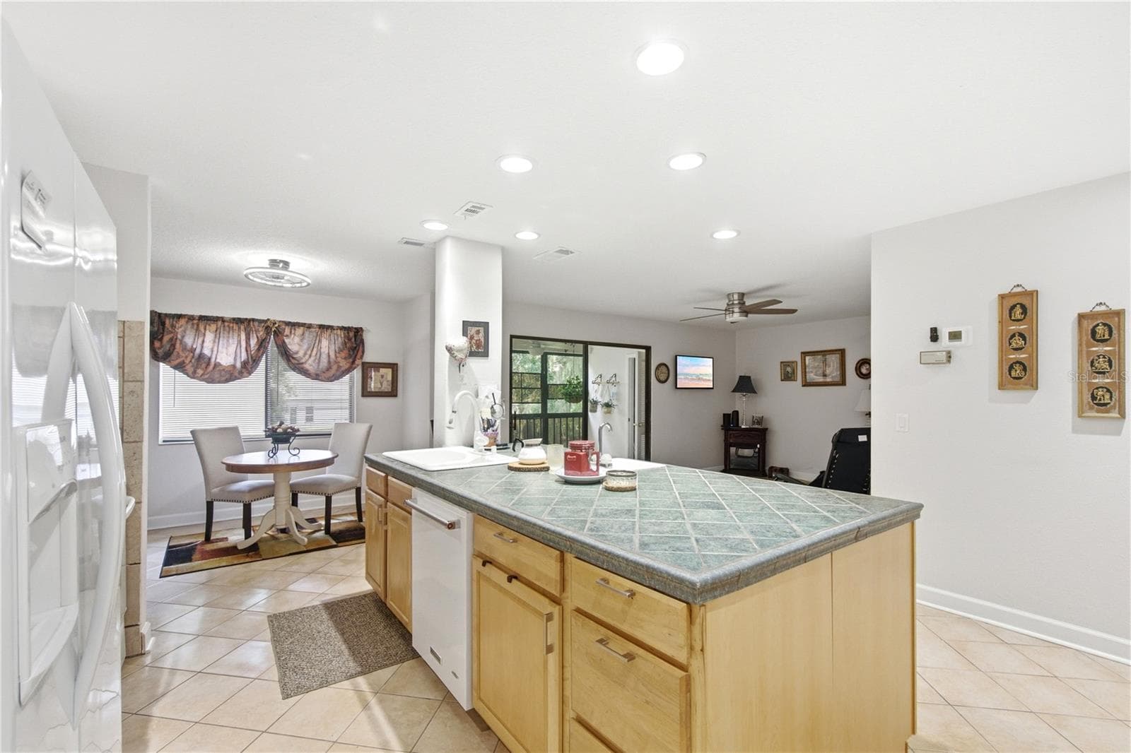 314 PALM COAST PARKWAY — photo 4 of 23