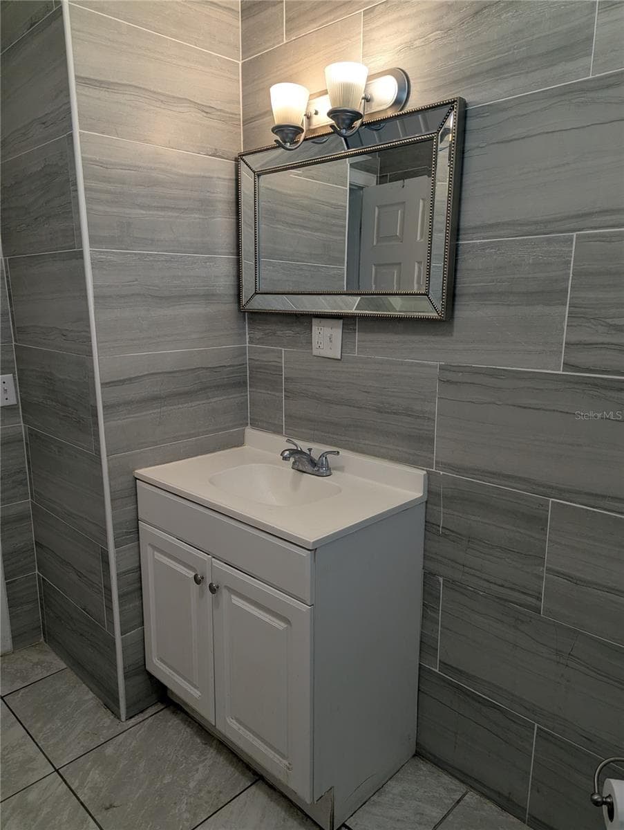 7633 CRESCENT LOOP — photo 11 of 31