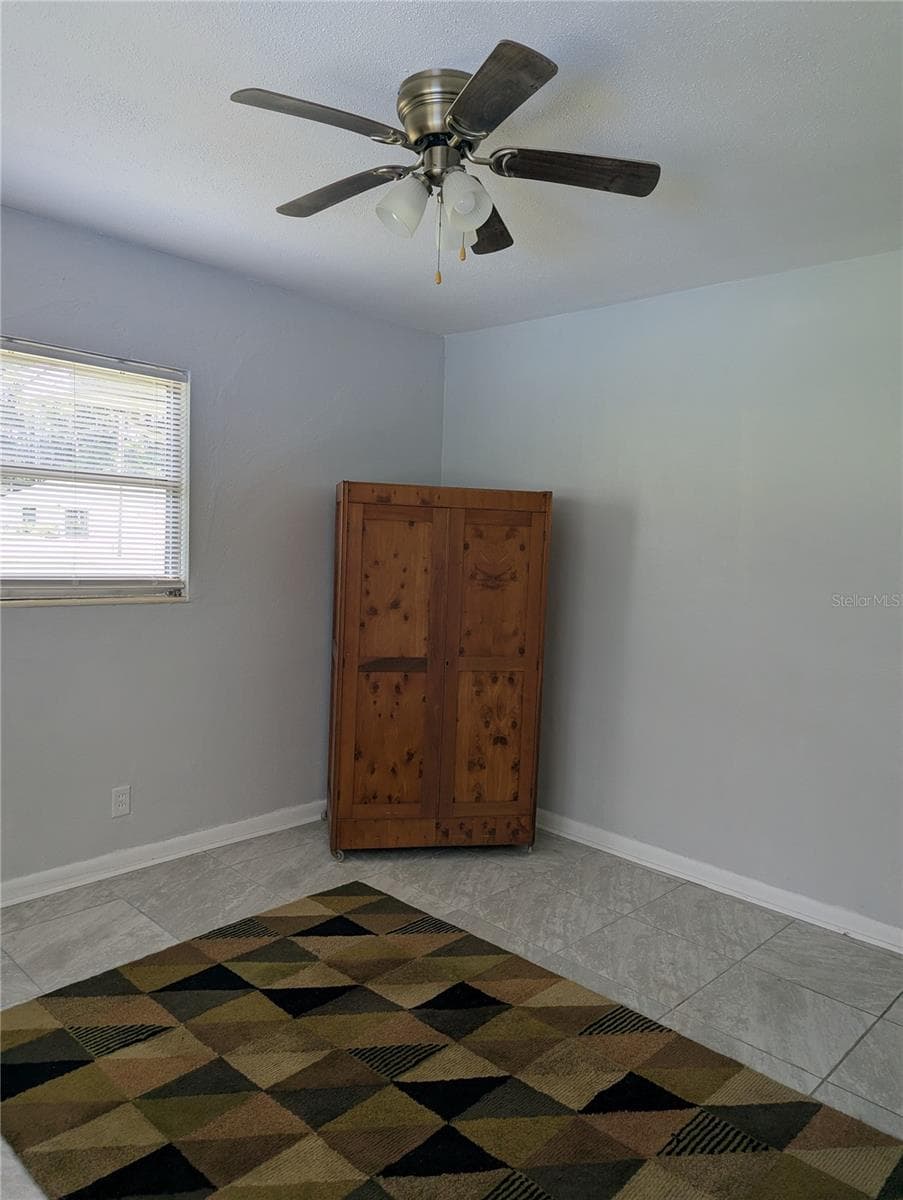 7633 CRESCENT LOOP — photo 10 of 31