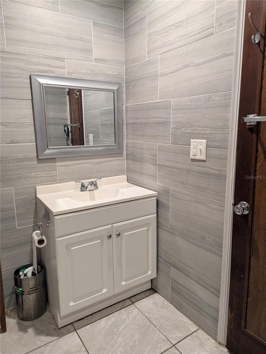 7633 CRESCENT LOOP — photo 15 of 31
