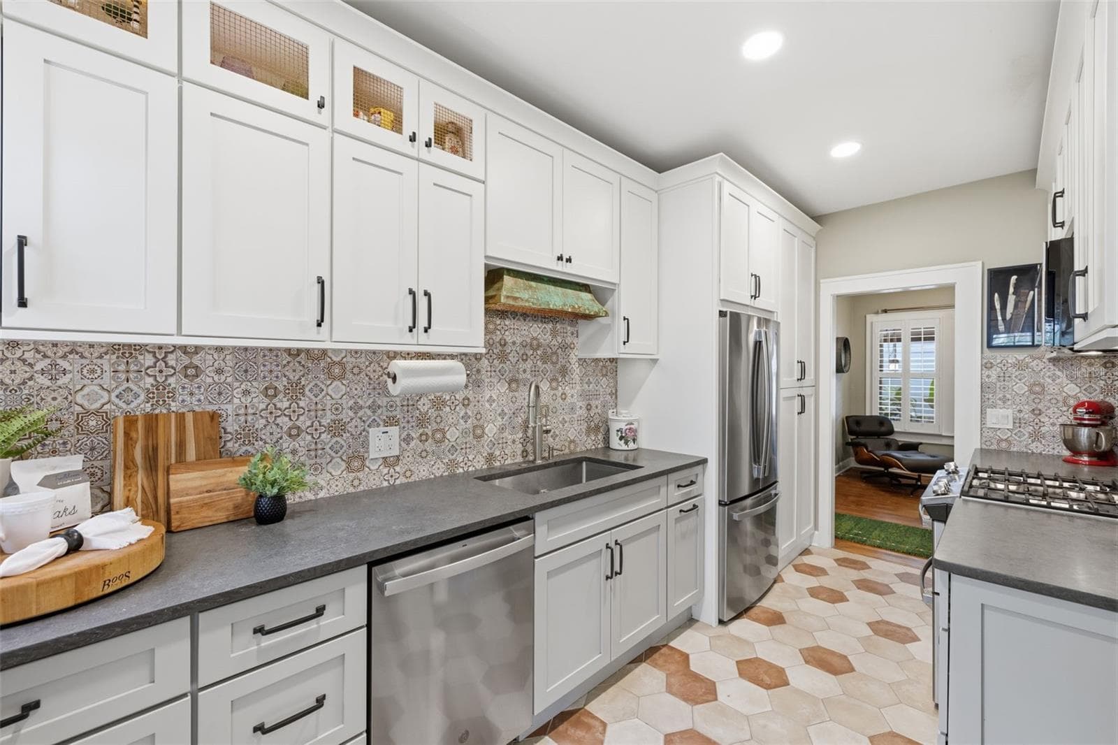 912 FREMONT AVENUE — photo 5 of 59