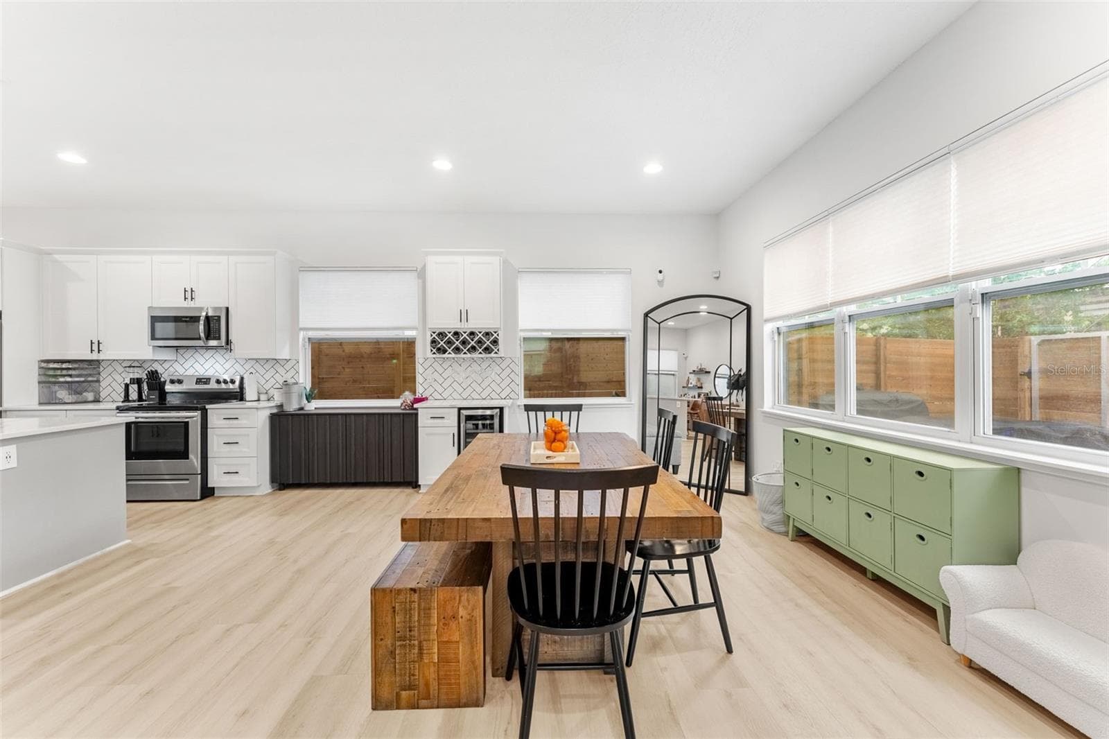 2401 AMHERST AVENUE — photo 7 of 31