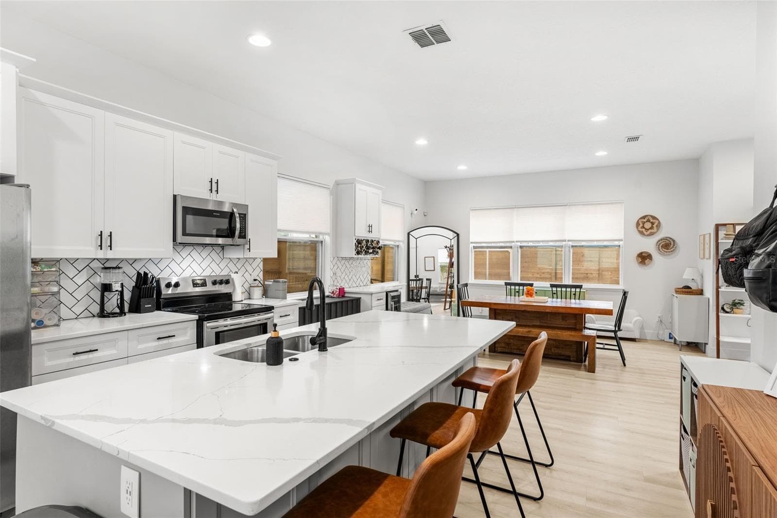 2401 AMHERST AVENUE — photo 12 of 31