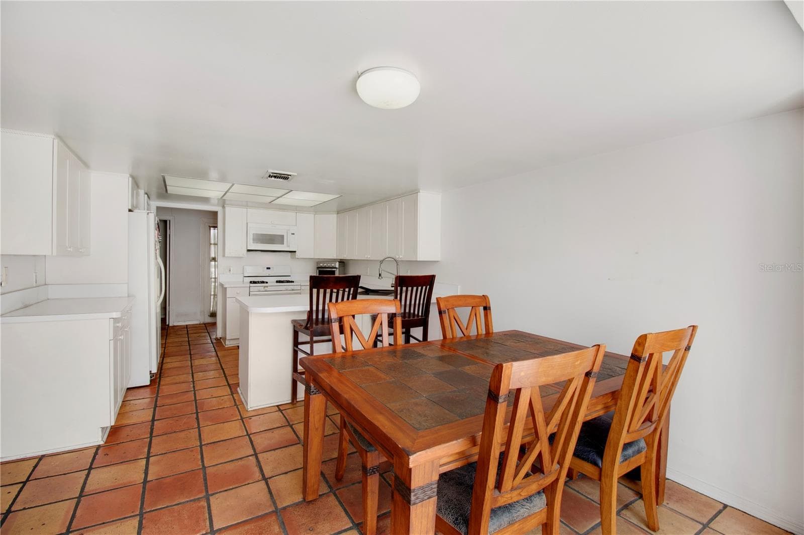 8628 GRANADA BOULEVARD — photo 14 of 54