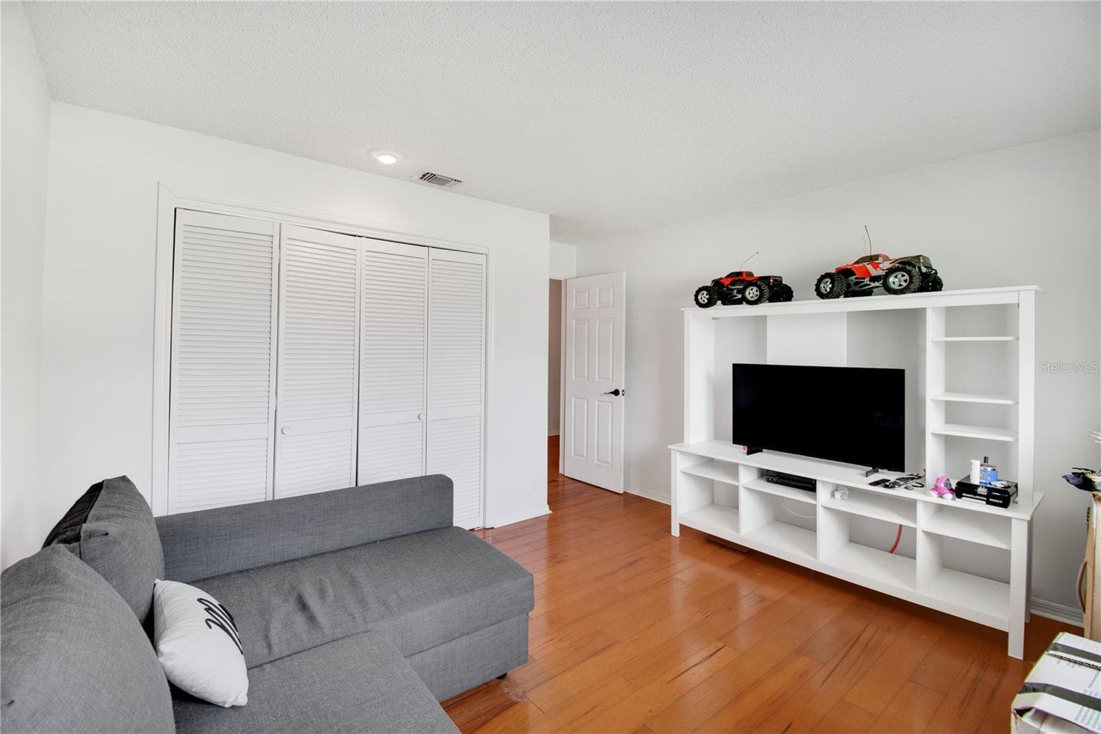 8628 GRANADA BOULEVARD — photo 33 of 54