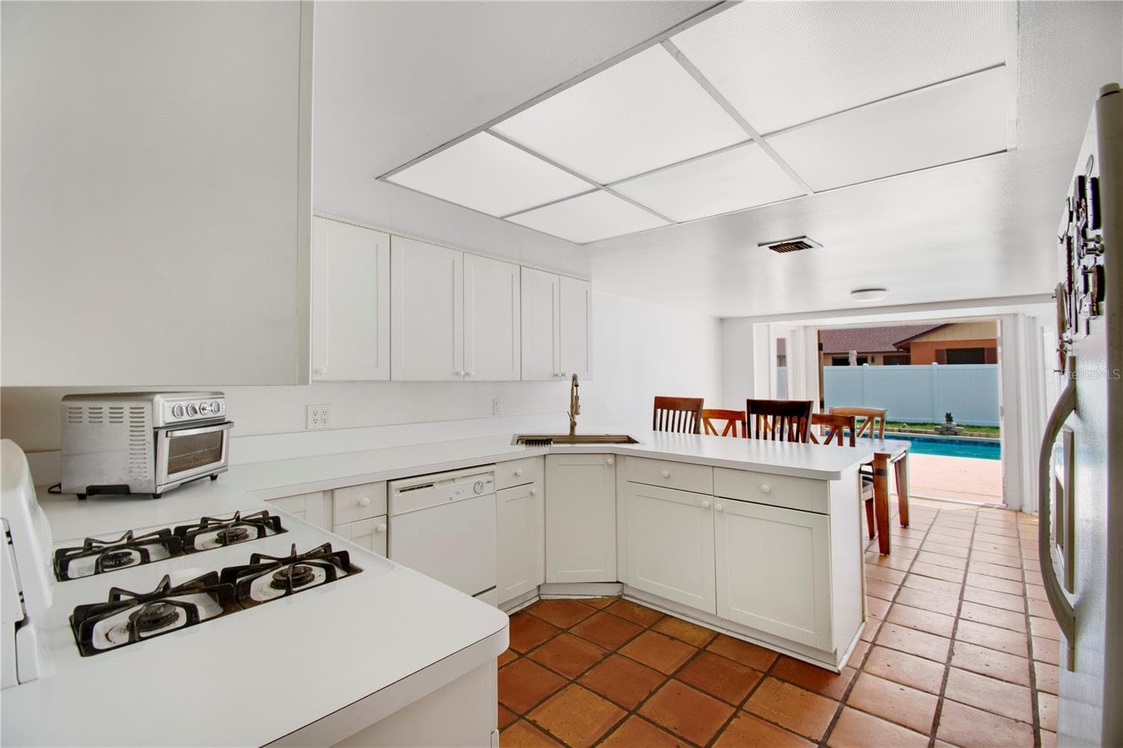 8628 GRANADA BOULEVARD — photo 9 of 54