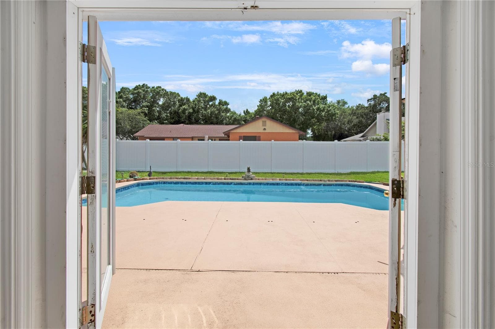 8628 GRANADA BOULEVARD — photo 15 of 54