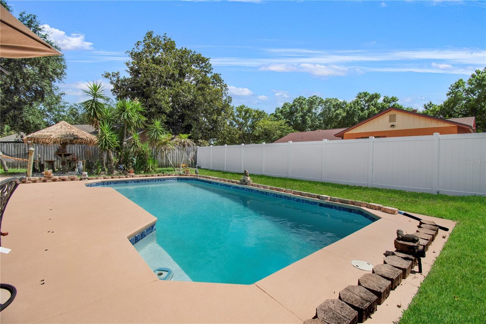 8628 GRANADA BOULEVARD — photo 16 of 54