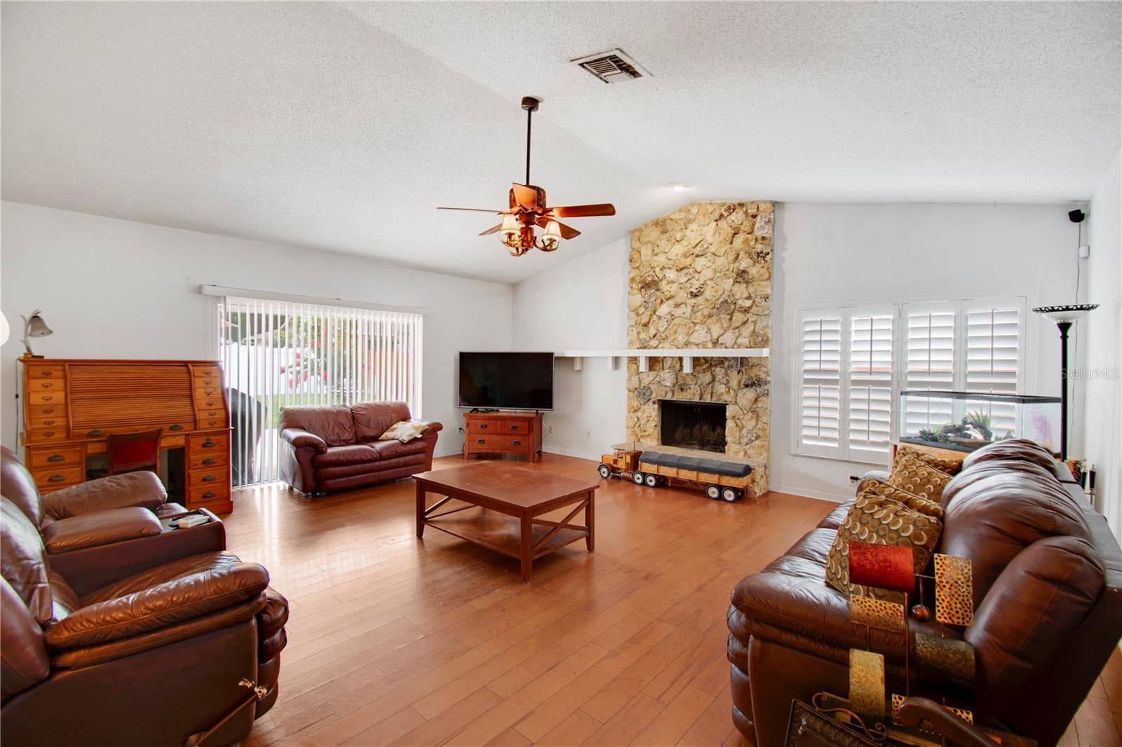 8628 GRANADA BOULEVARD — photo 5 of 54