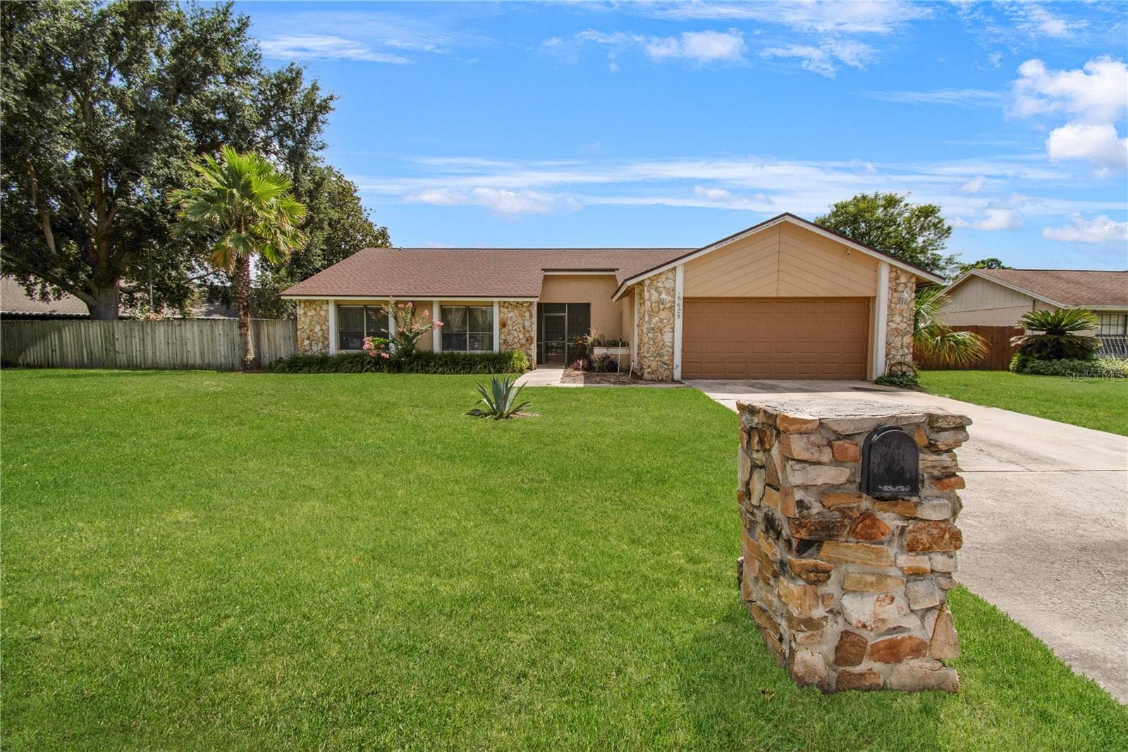8628 GRANADA BOULEVARD — photo 3 of 54