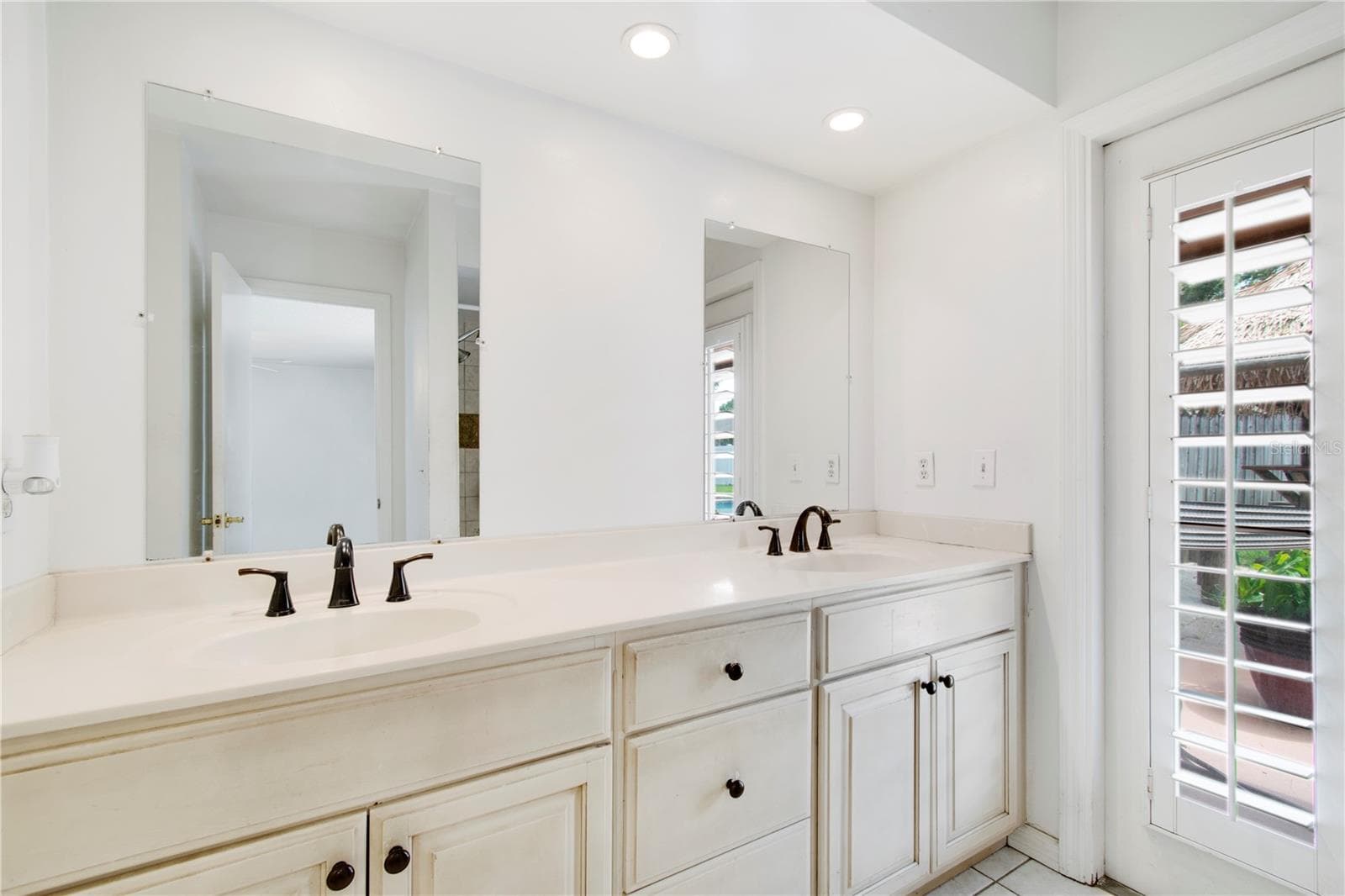 8628 GRANADA BOULEVARD — photo 28 of 54