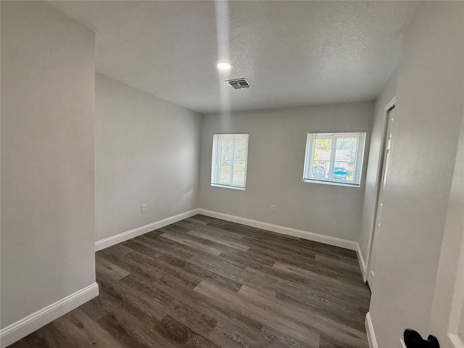 825 CHURCH AVE — photo 23 of 28