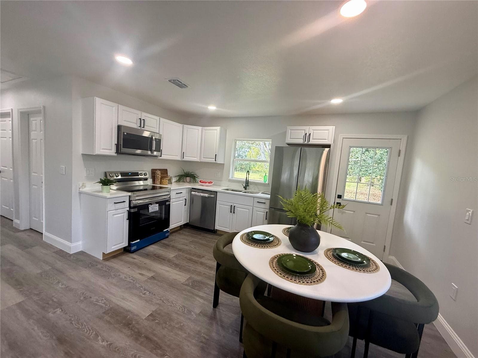 825 CHURCH AVE — photo 8 of 28