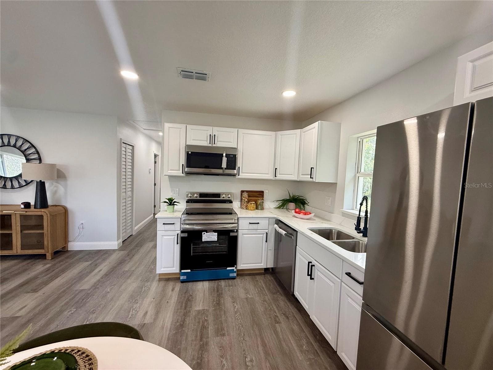 825 CHURCH AVE — photo 9 of 28