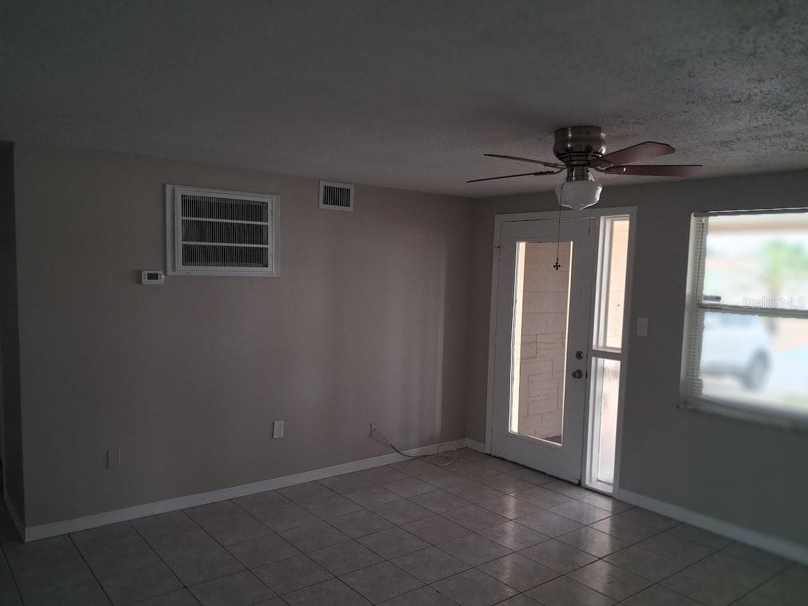4926 COLONNADE AVENUE — photo 12 of 25