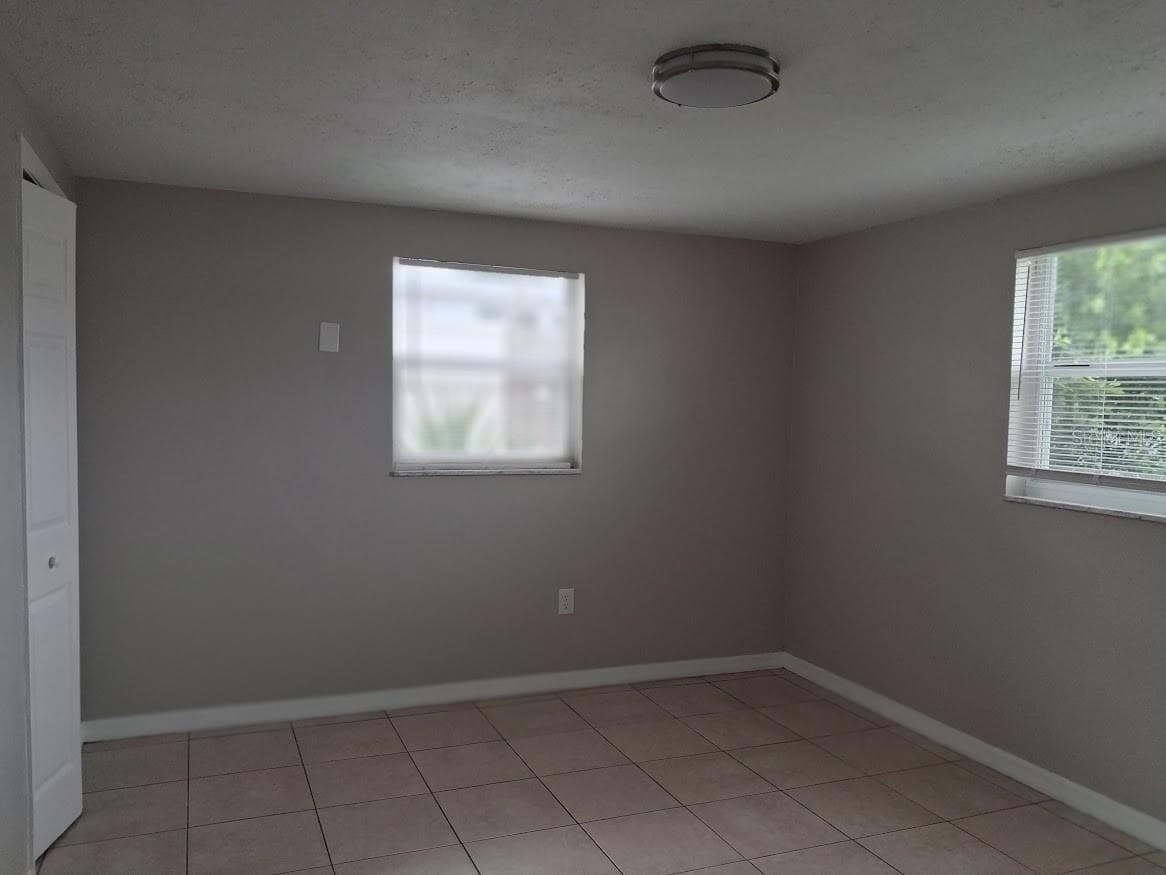 4926 COLONNADE AVENUE — photo 10 of 25