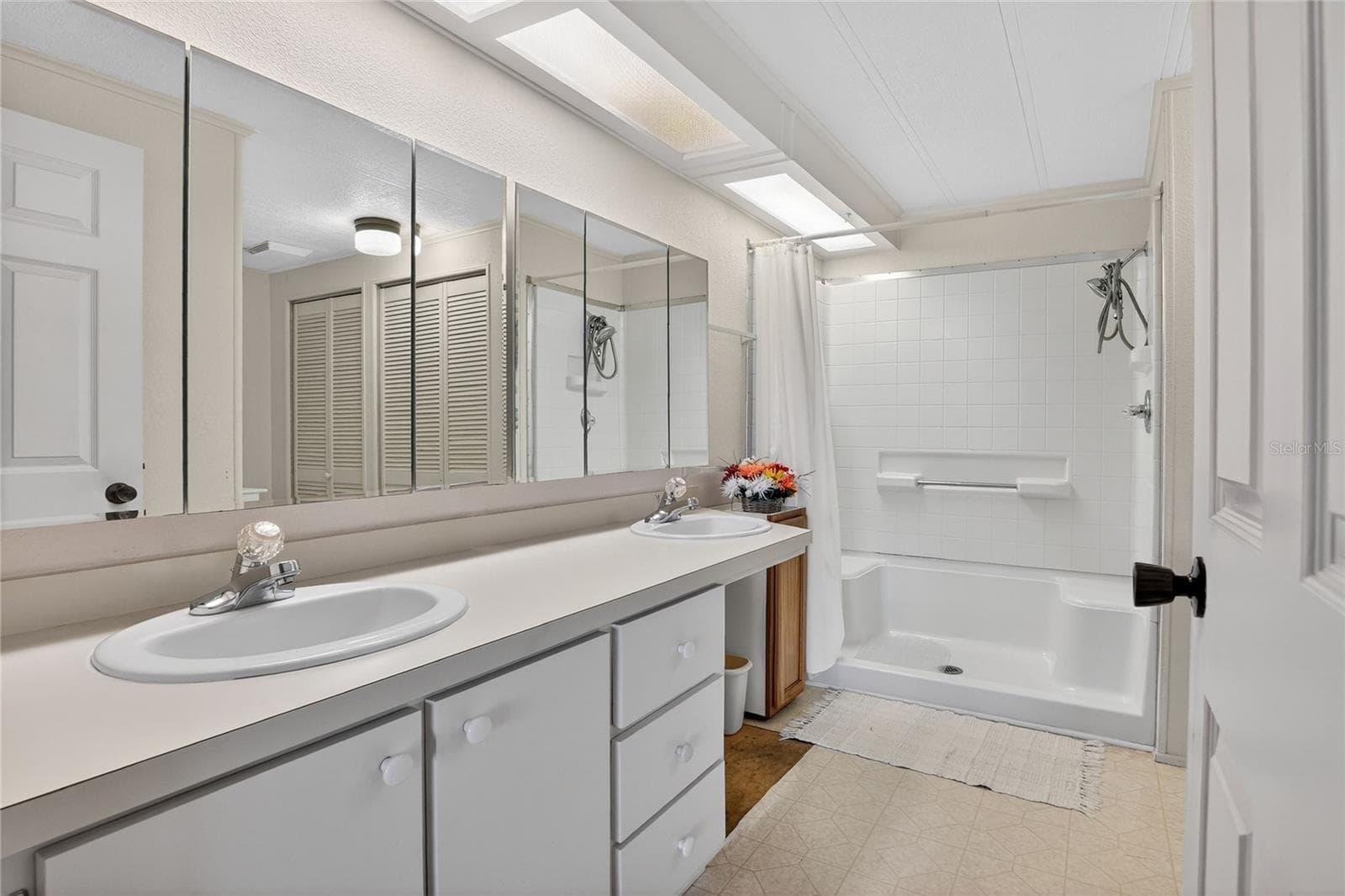 2055 FLORAL AVENUE — photo 20 of 62