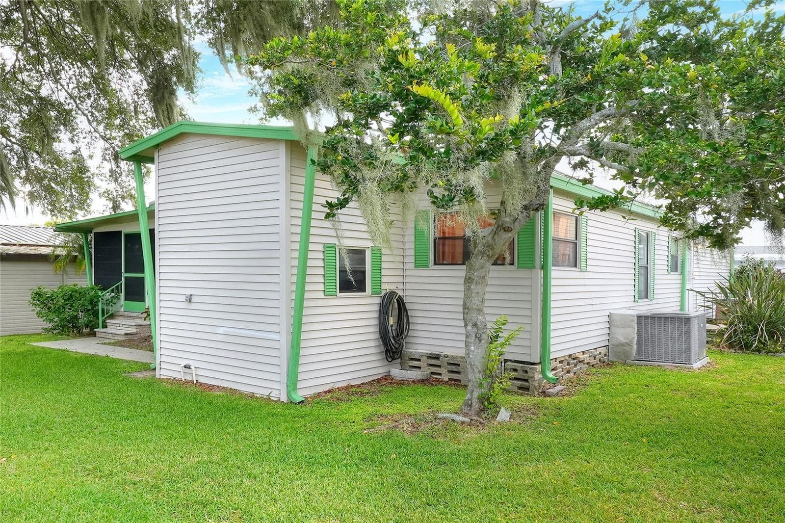 2055 FLORAL AVENUE — photo 31 of 47