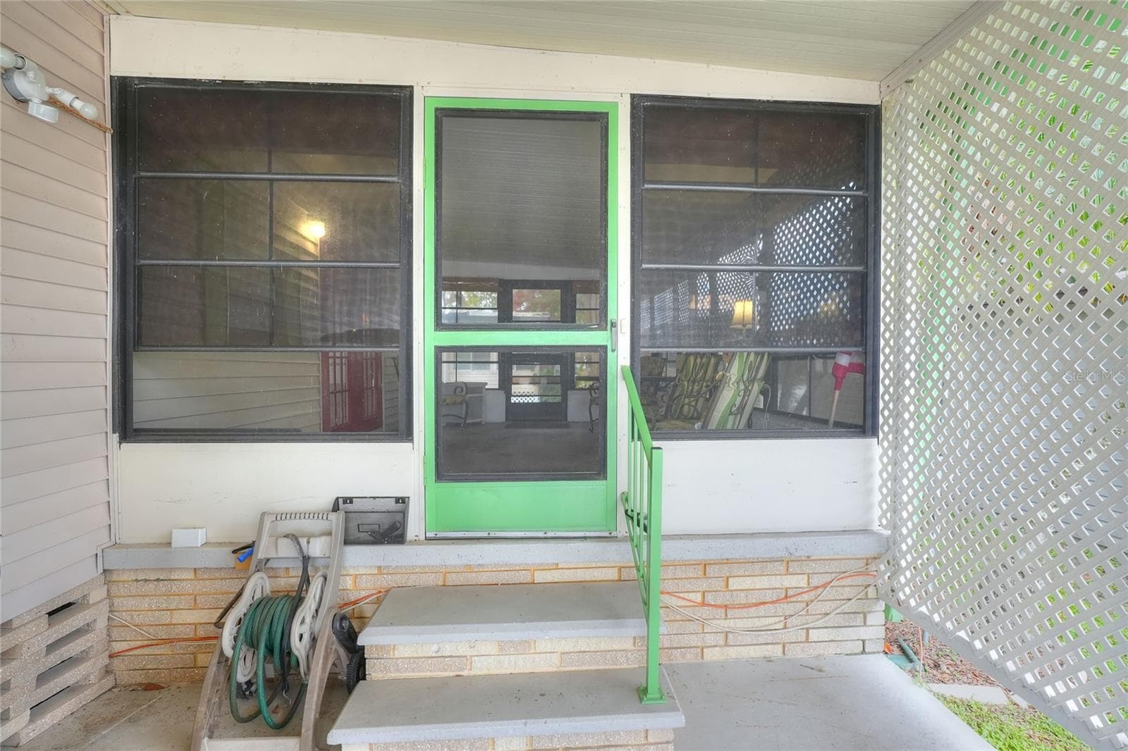 2055 FLORAL AVENUE — photo 6 of 47