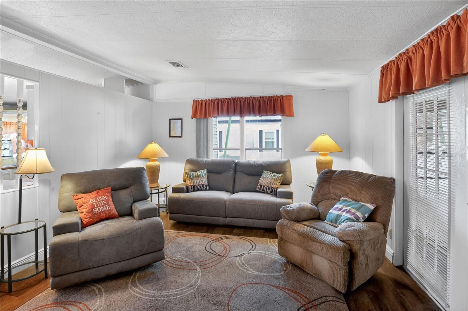 2055 FLORAL AVENUE — photo 10 of 47