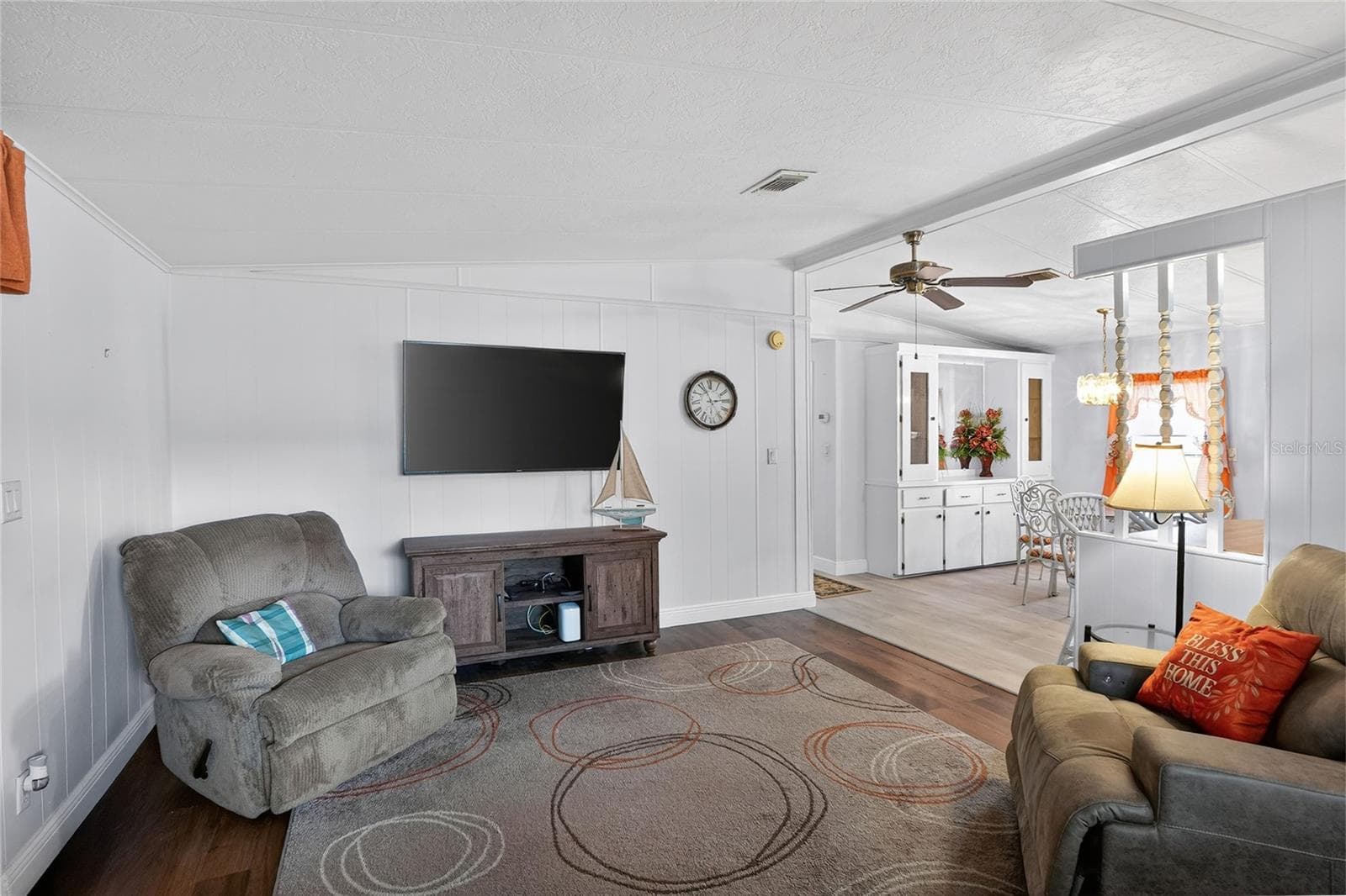 2055 FLORAL AVENUE — photo 11 of 47