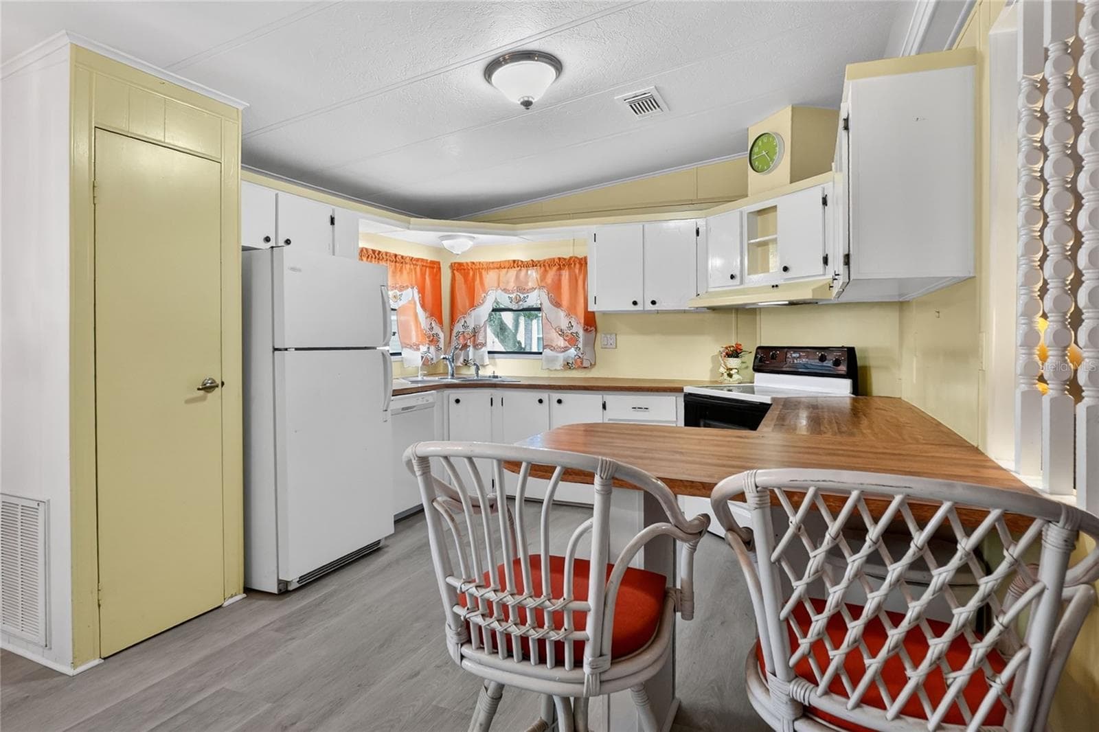 2055 FLORAL AVENUE — photo 15 of 47