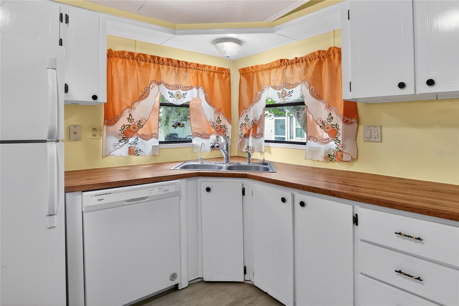 2055 FLORAL AVENUE — photo 16 of 47