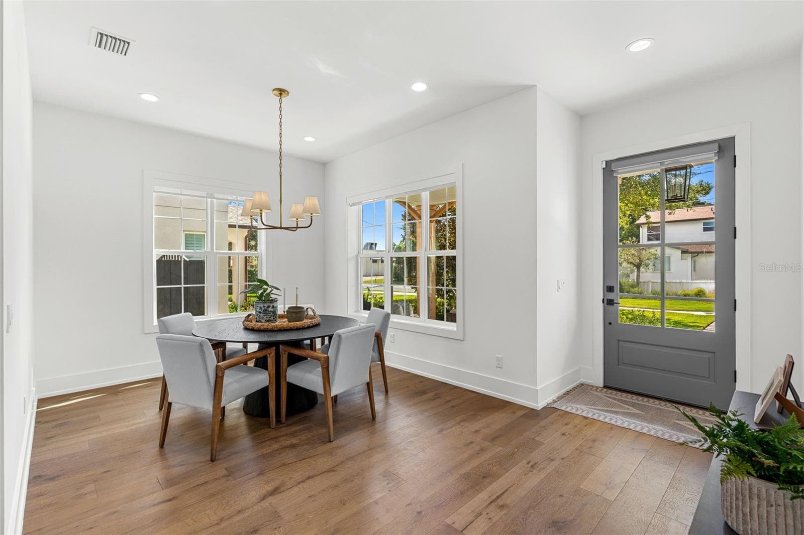 721 GOLFVIEW STREET — photo 8 of 46