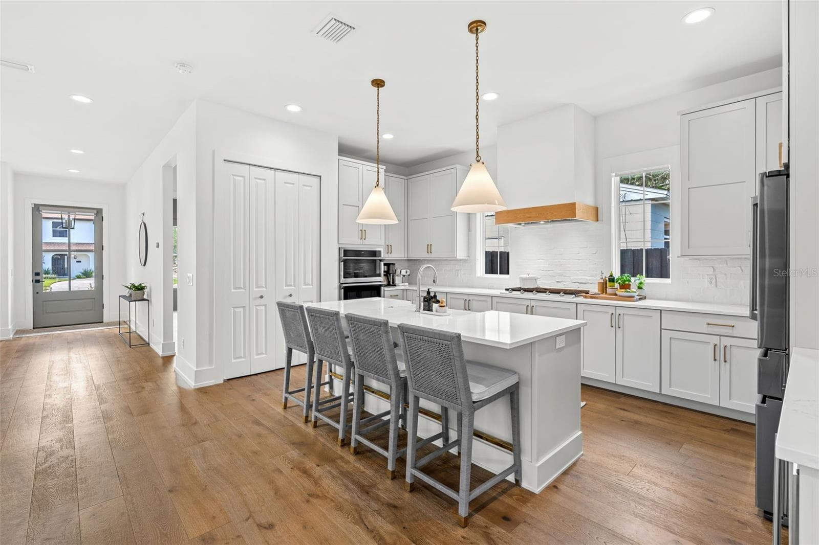 721 GOLFVIEW STREET — photo 10 of 46