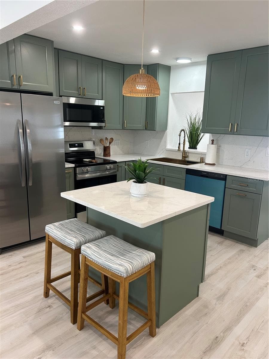 855 BOCA CIEGA ISLE DRIVE — photo 4 of 11
