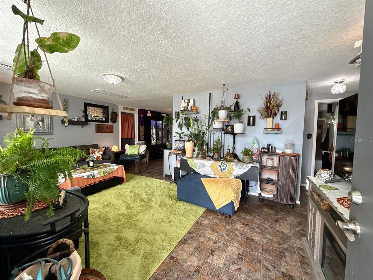 1421 WICKHAM LANE — photo 4 of 22