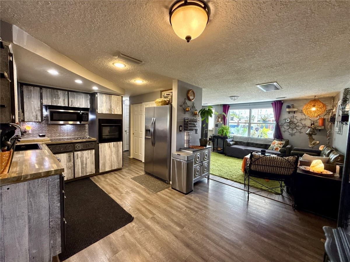 1421 WICKHAM LANE — photo 7 of 22