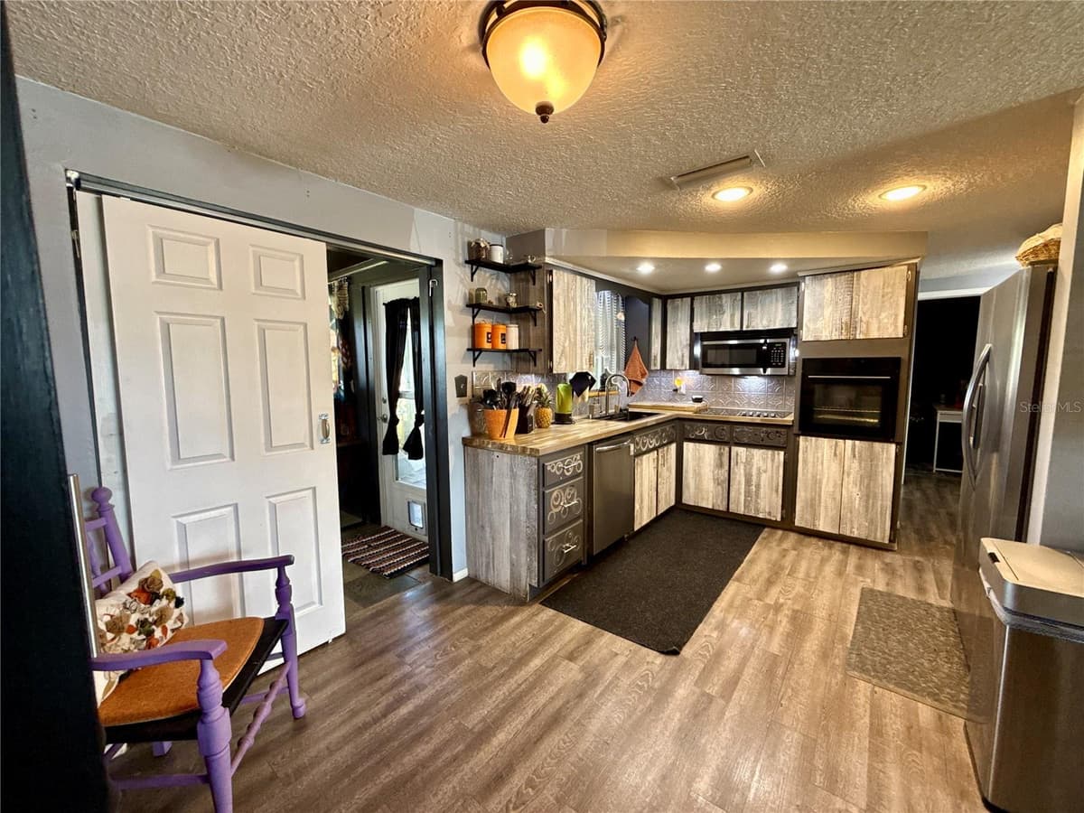 1421 WICKHAM LANE — photo 8 of 22