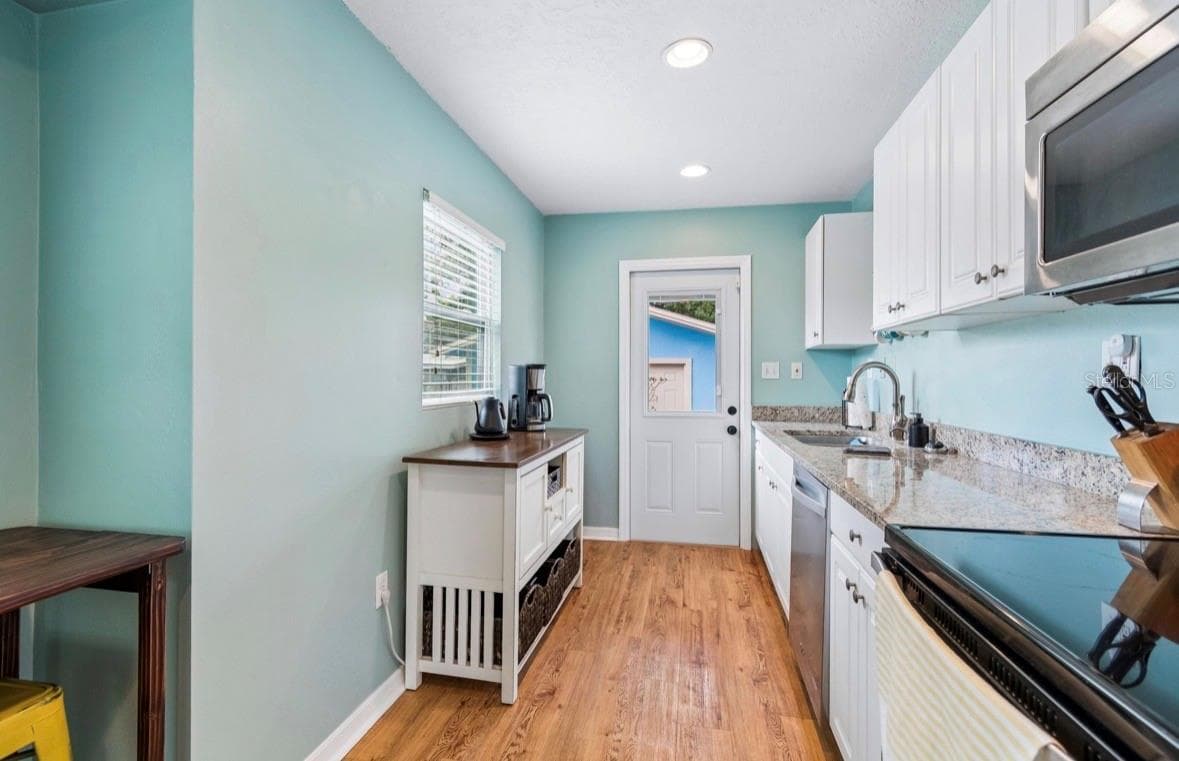 2120 43RD TERRACE — photo 4 of 51
