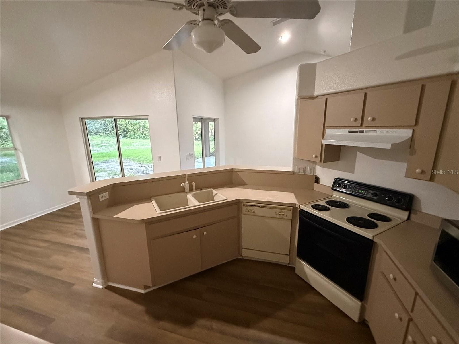 3500 PRICE BOULEVARD — photo 9 of 25