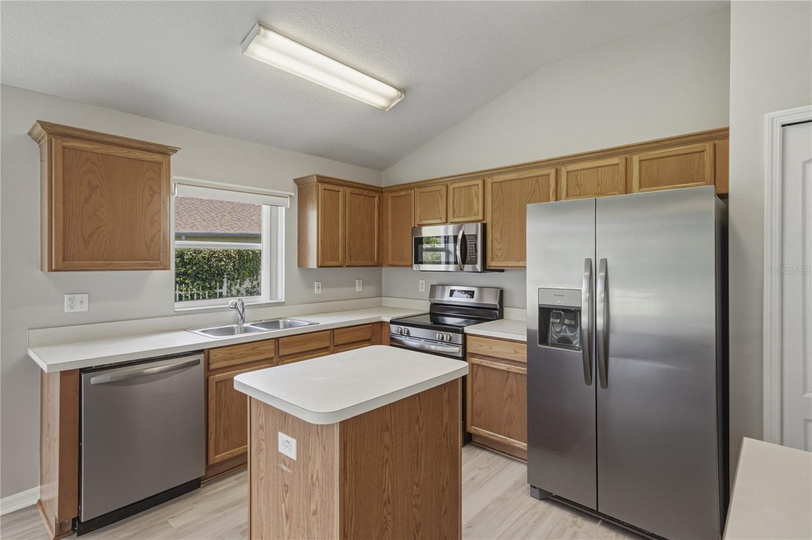 623 STRAW LAKE DRIVE — photo 15 of 62