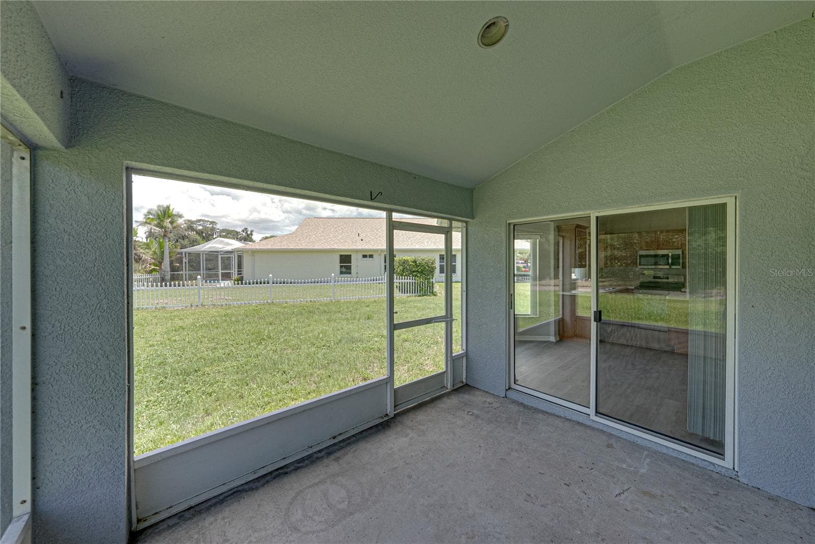 623 STRAW LAKE DRIVE — photo 46 of 62