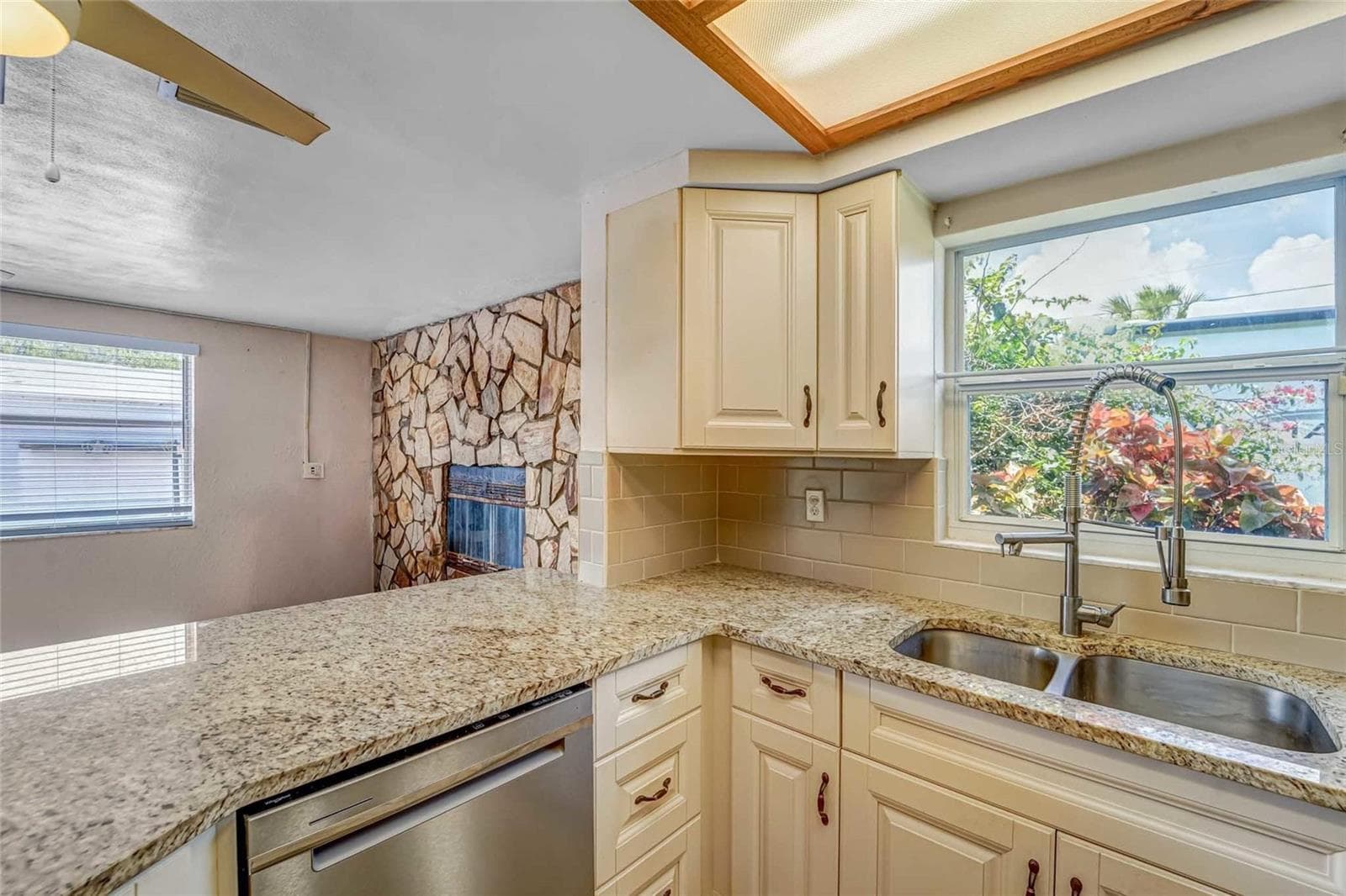 8542 BETTY STREET — photo 17 of 32