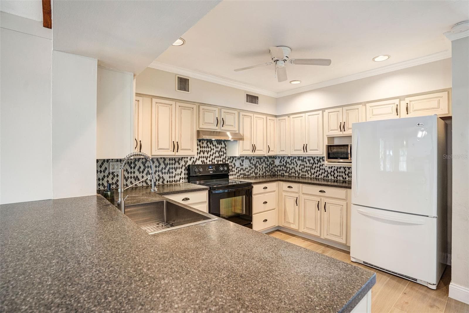 4200 DES PLAINES DRIVE — photo 14 of 32