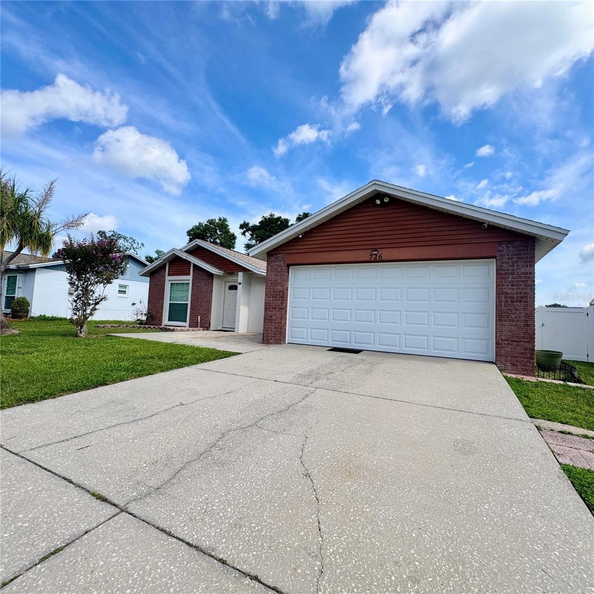 726 STILLVIEW CIRCLE — photo 3 of 44