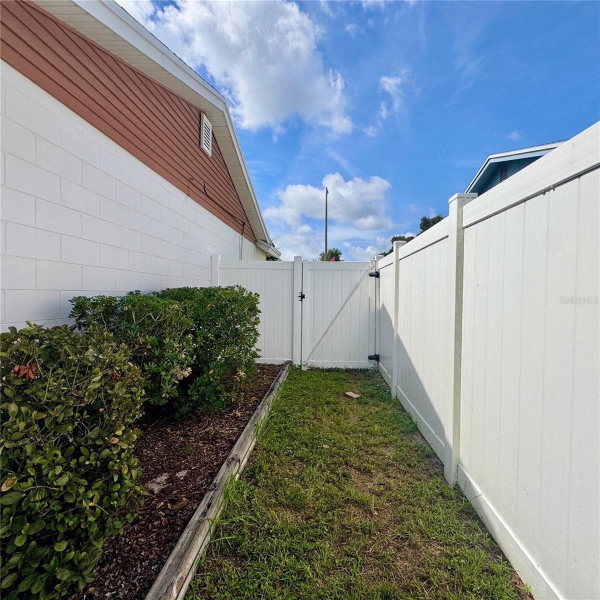 726 STILLVIEW CIRCLE — photo 43 of 44