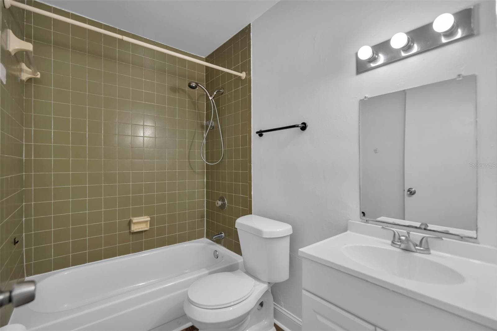 5850 PEREGRINE AVE — photo 21 of 42
