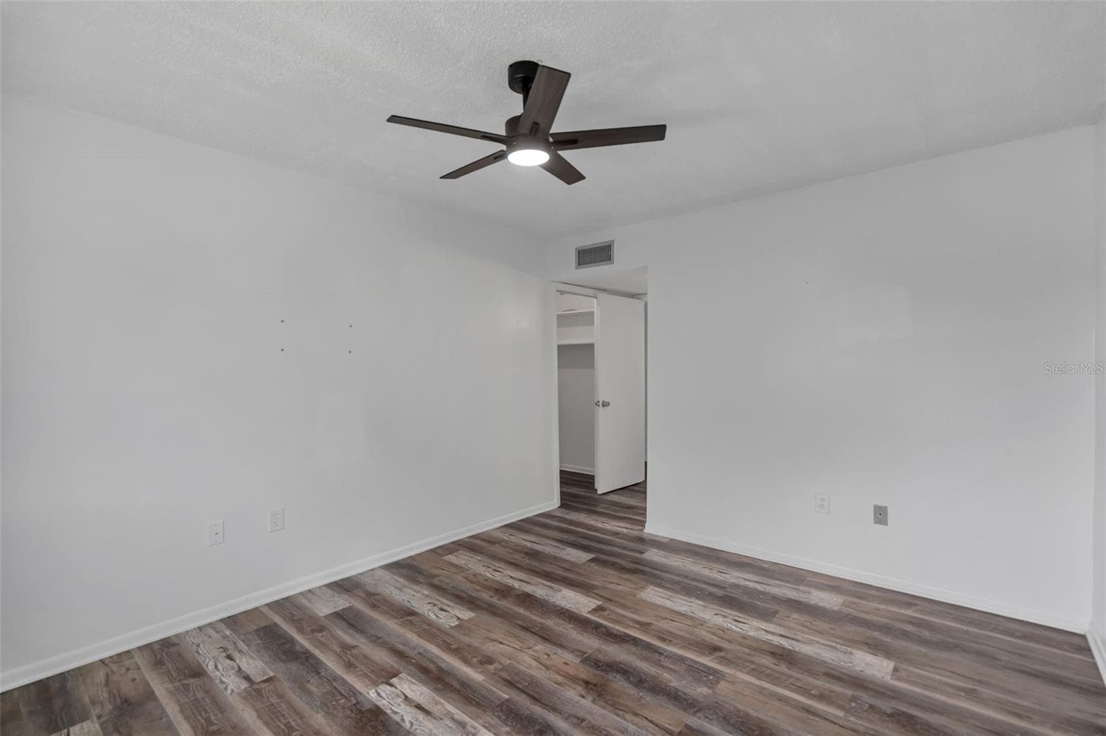 5850 PEREGRINE AVE — photo 27 of 42