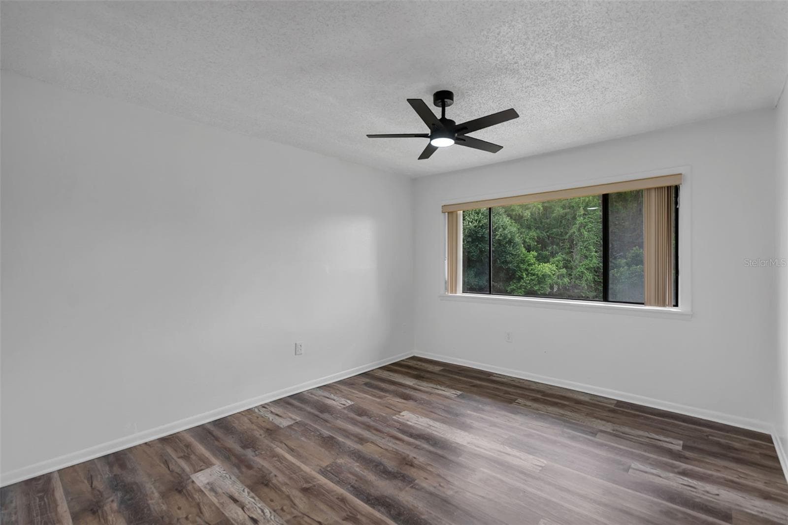 5850 PEREGRINE AVE — photo 16 of 42